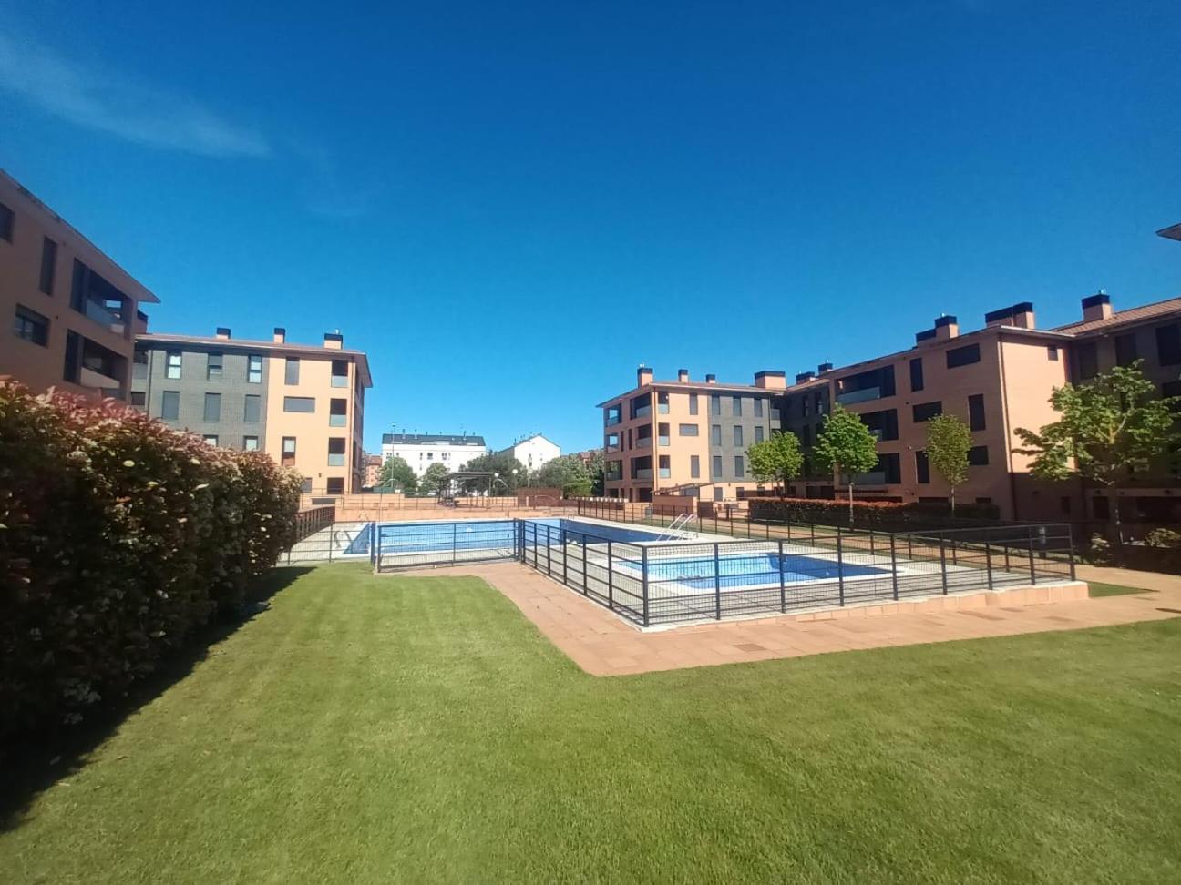 Camino Santiago Etxea Apartment ฮากา ภายนอก รูปภาพ